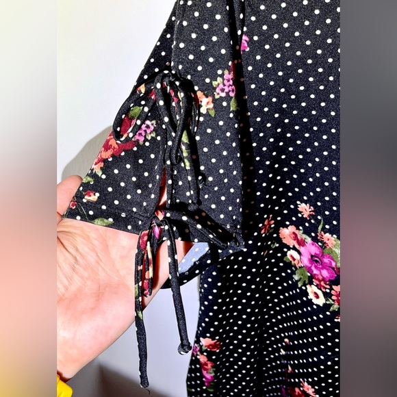 EUC 1X Penningtons Polka Dots & Floral Lace-up Sleeves Top - Picture 4 of 7
